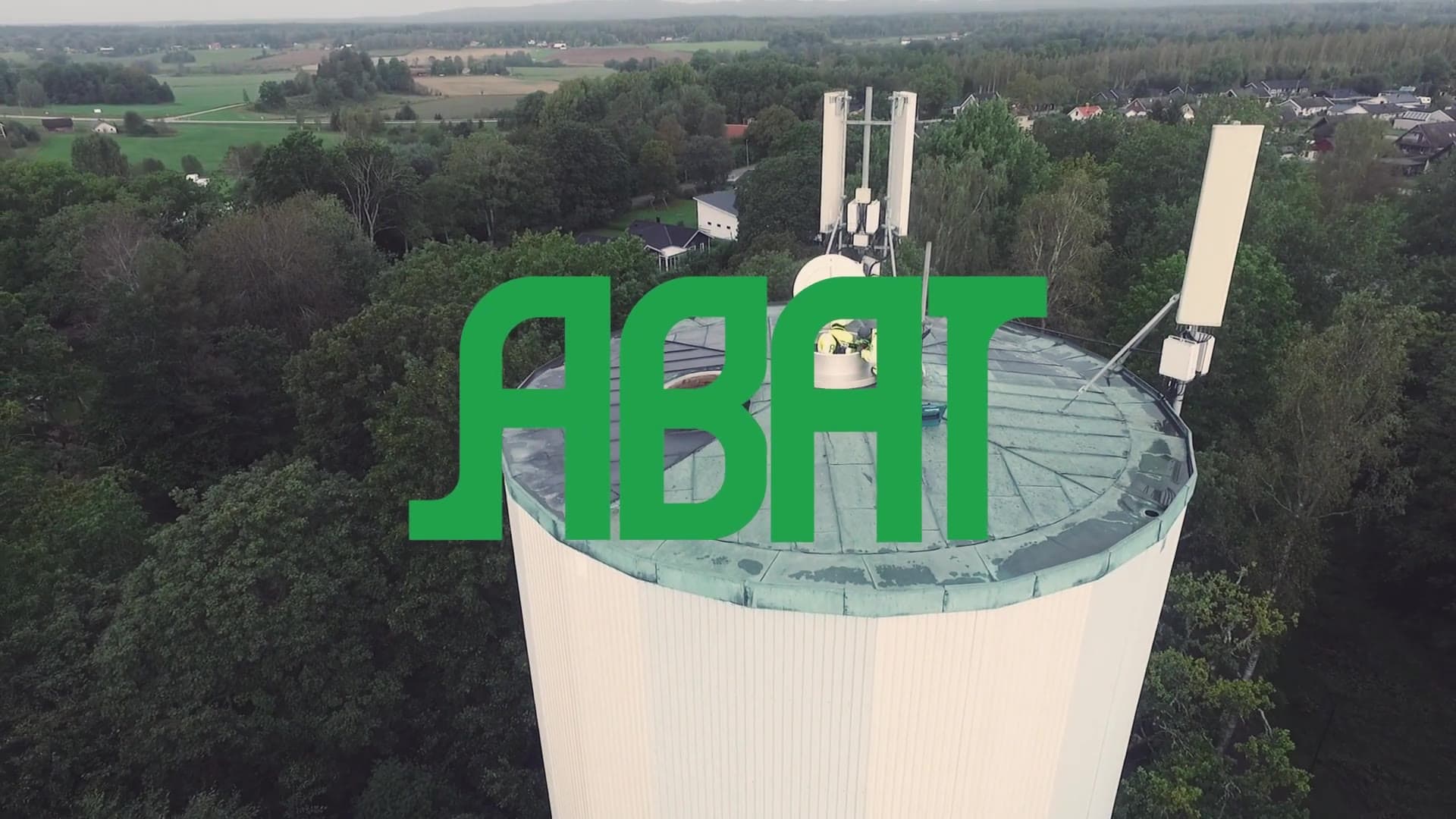 Drönarbild över ett vattentorn – ABAT:s företagsfilm